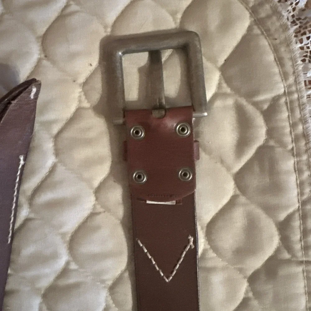 Levi's Rich Brown Leather Belt With Matte Silver Buckle Size 36